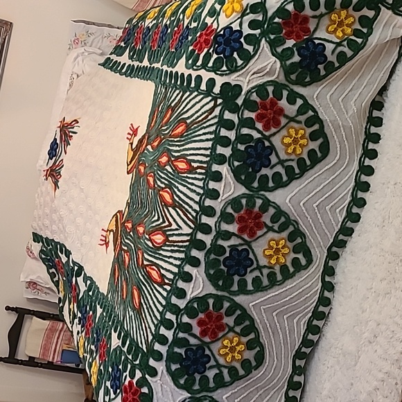 Vintage MCM Double Peacock Chenille style bedspread, very minor damage. - Picture 5 of 12